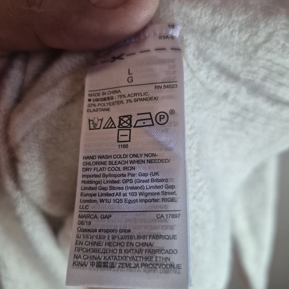 GAP Cream Sweater with Penguin Design - Picture 3 of 4